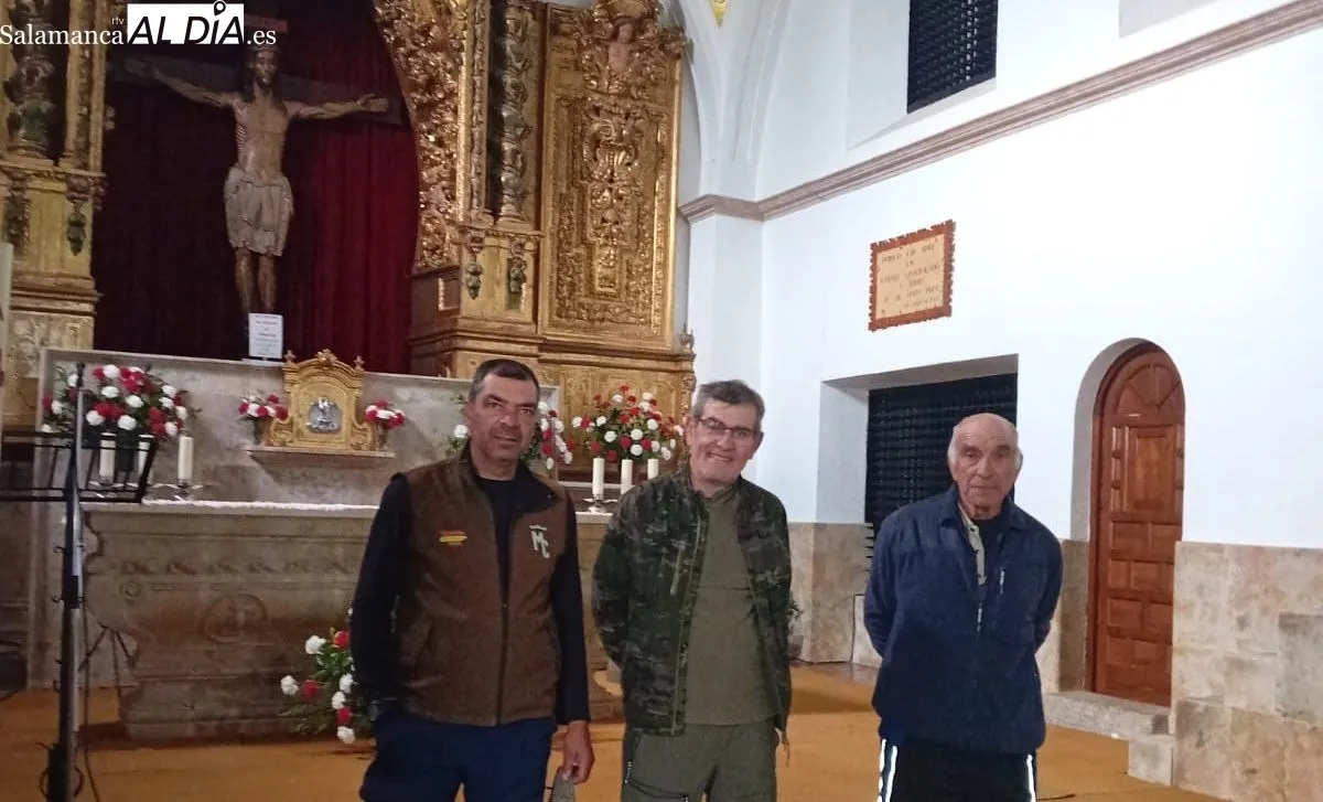 Caminantes y burras en la ermita del Cristo de Cabrera