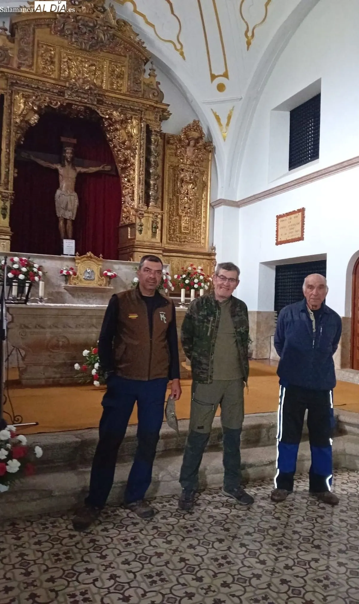 Caminantes y burras en la ermita del Cristo de Cabrera