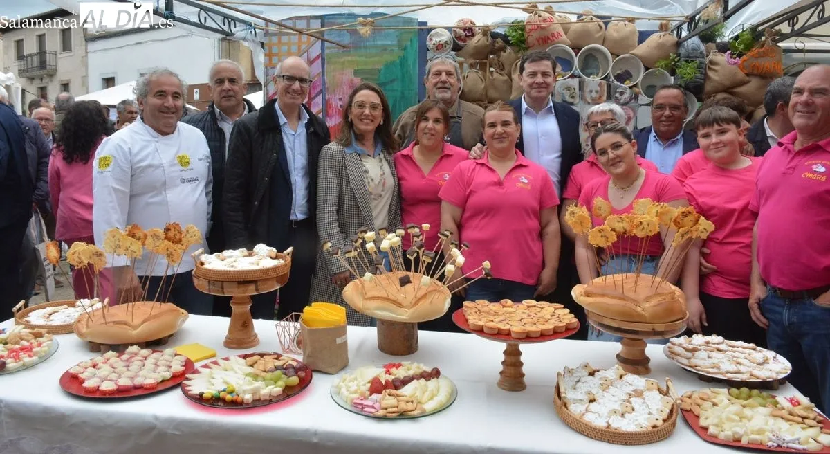 Foto 9 - Ma&ntilde;ueco inaugura en Hinojosa la Feria del Queso, y avanza 15.000 euros de ayuda m&iacute;nima para emprendedores en la Raya