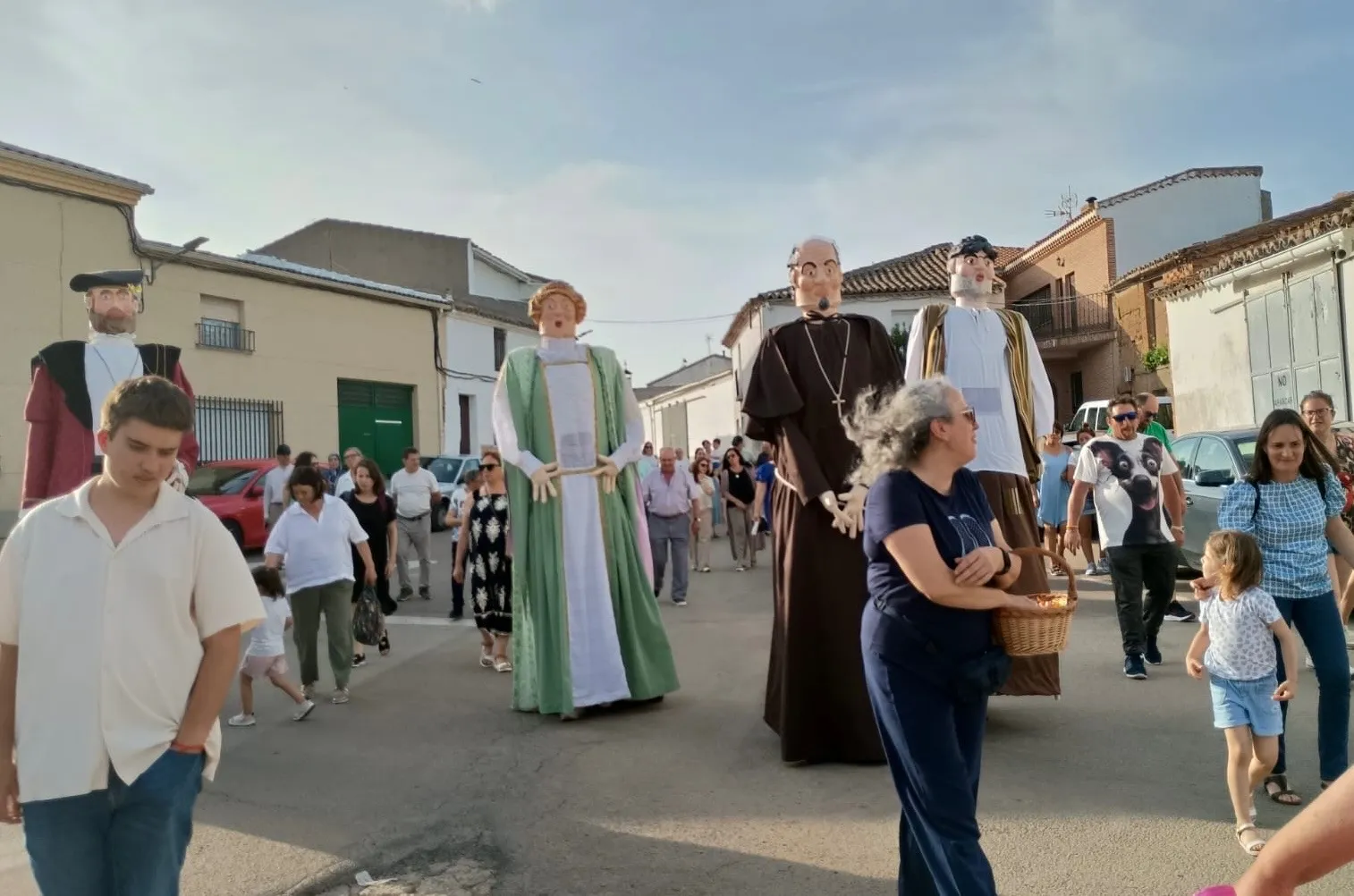Foto 3 - Los gigantes de Villoruela llevan a sus calles historia y diversi&oacute;n para grandes y peque&ntilde;os
