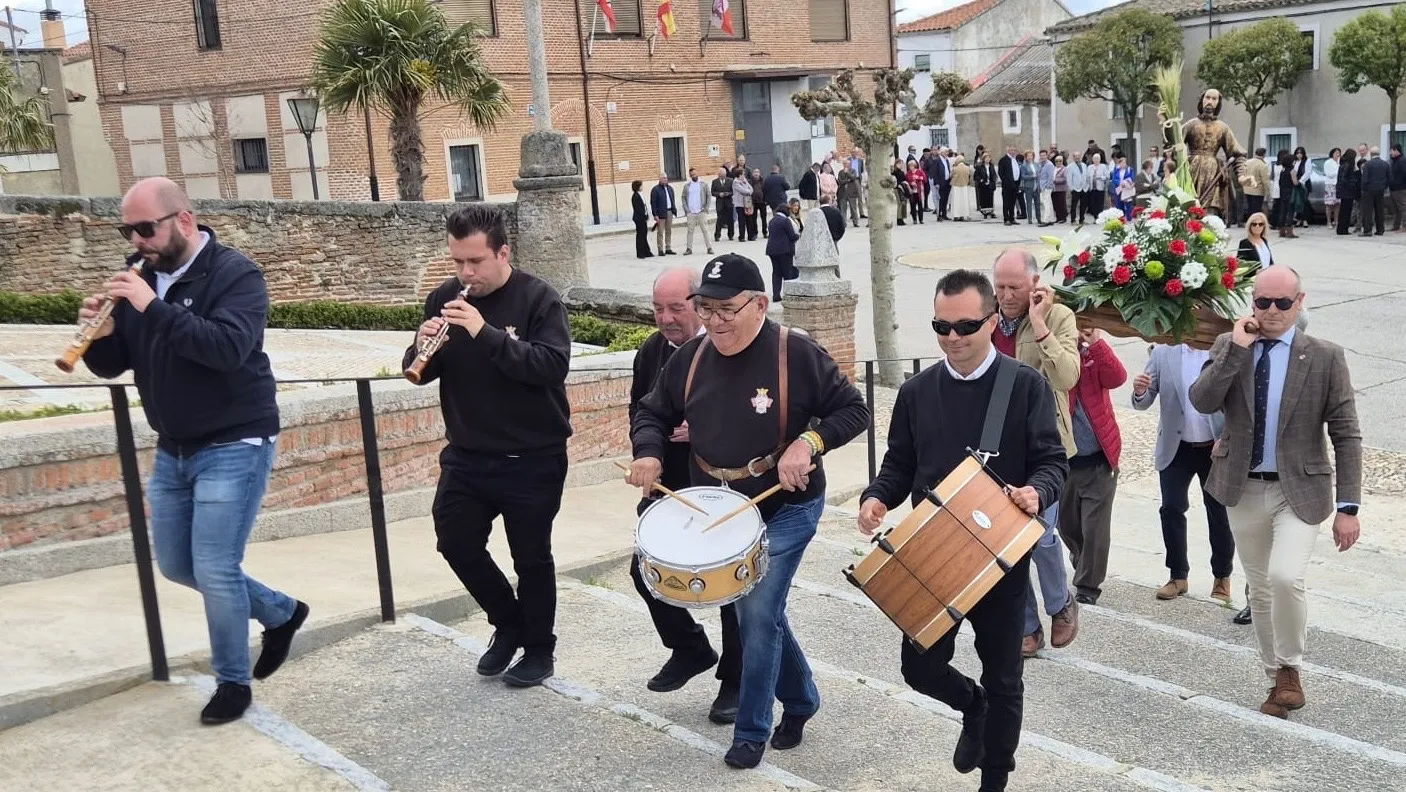 Foto 2 - Aldeaseca, fiel a la tradici&oacute;n, se echa a las calles para honrar a San Isidro en su d&iacute;a grande