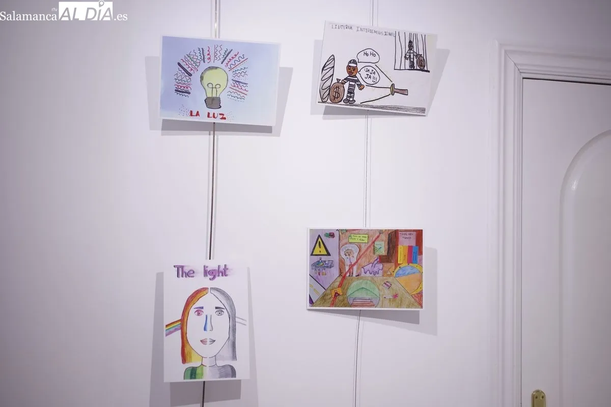 El Espacio Joven acoge la exposición Grabalux con dibujos infantiles sobre la luz. Foto de Ángel Puma