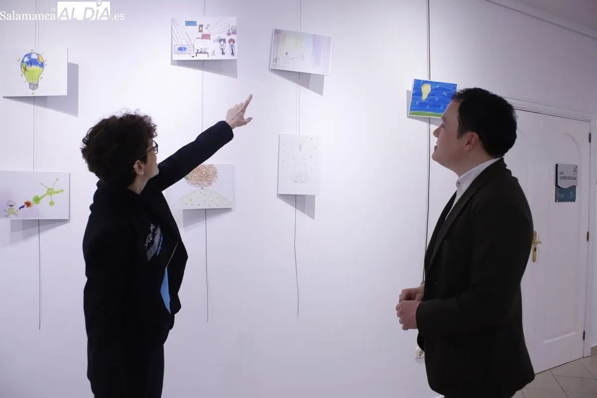 El Espacio Joven acoge la exposición Grabalux con dibujos infantiles sobre la luz. Foto de Ángel Puma