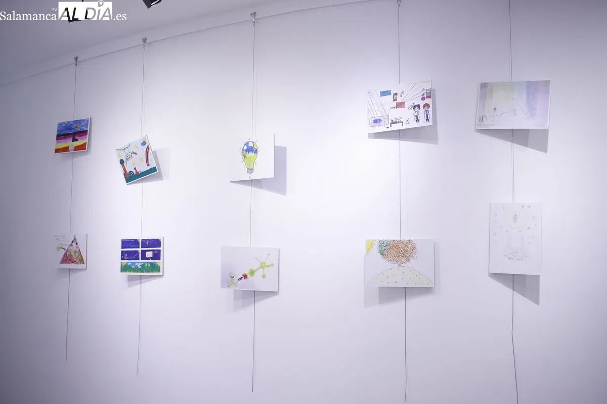 El Espacio Joven acoge la exposición Grabalux con dibujos infantiles sobre la luz. Foto de Ángel Puma