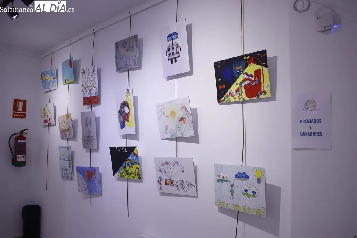 El Espacio Joven acoge la exposición Grabalux con dibujos infantiles sobre la luz. Foto de Ángel Puma