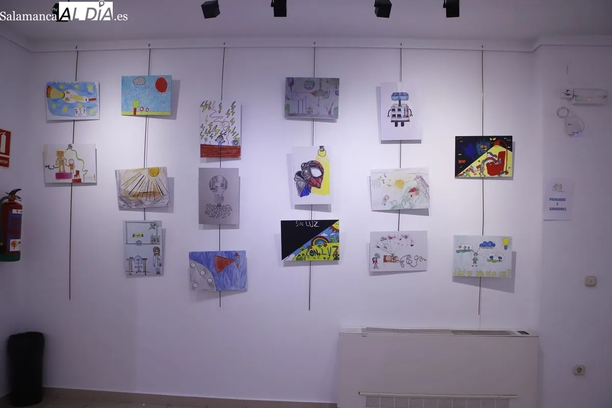 El Espacio Joven acoge la exposición Grabalux con dibujos infantiles sobre la luz. Foto de Ángel Puma