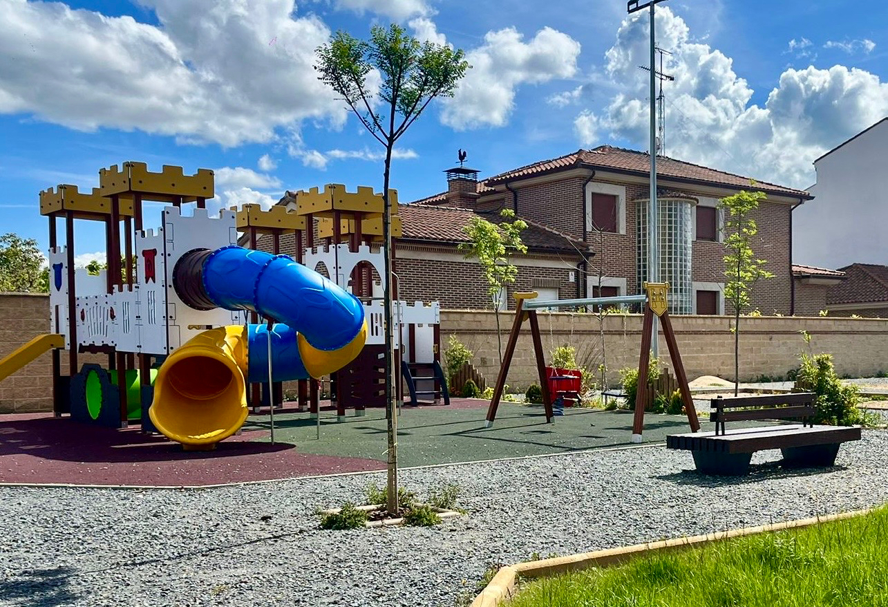 El PP reclama la apertura de los aseos y crear espacios de sombra en el parque Clara Campoamor