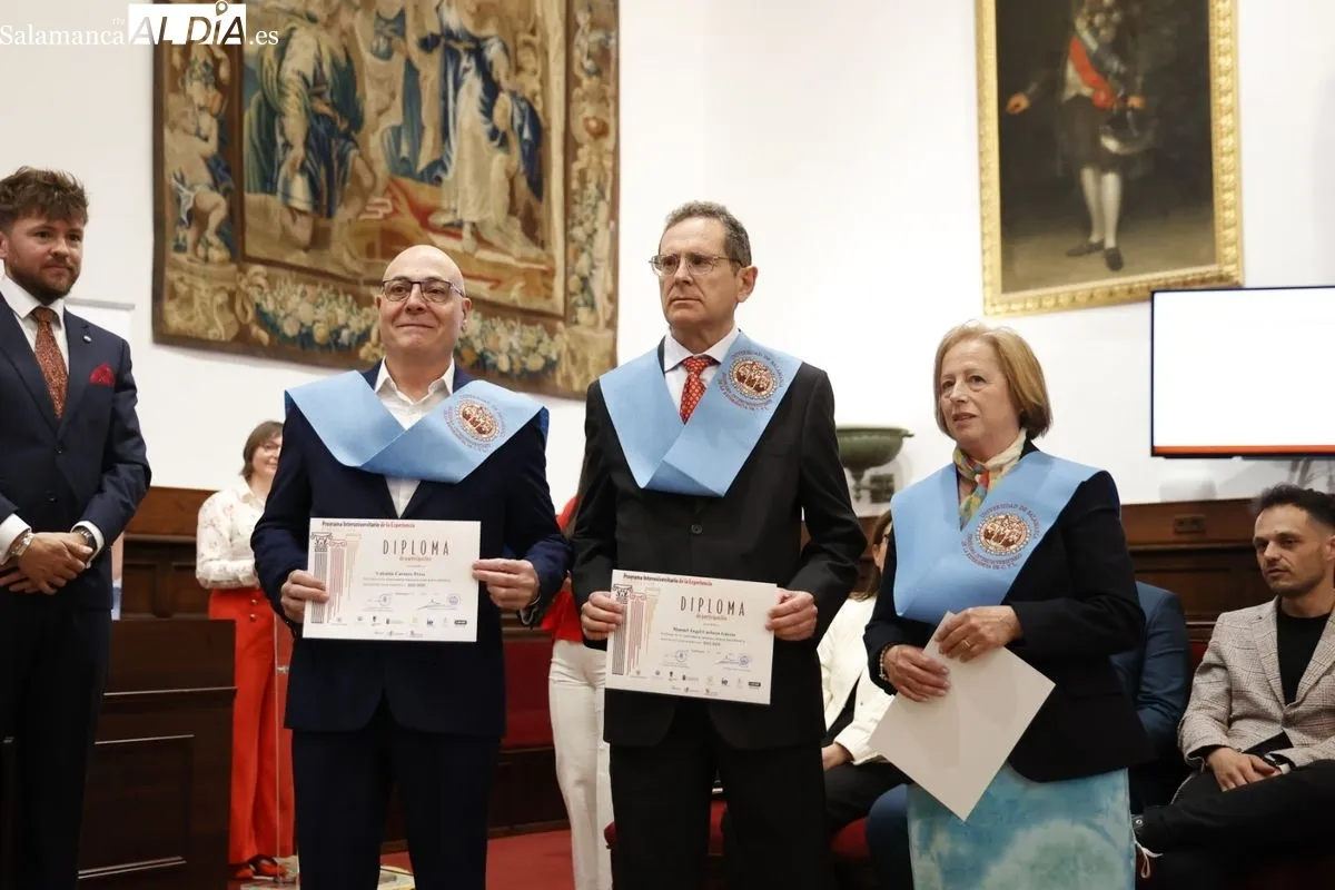 Graduación de estudiantes de la Experiencia en el Paraninfo de la USAL. Foto de David Sañudo