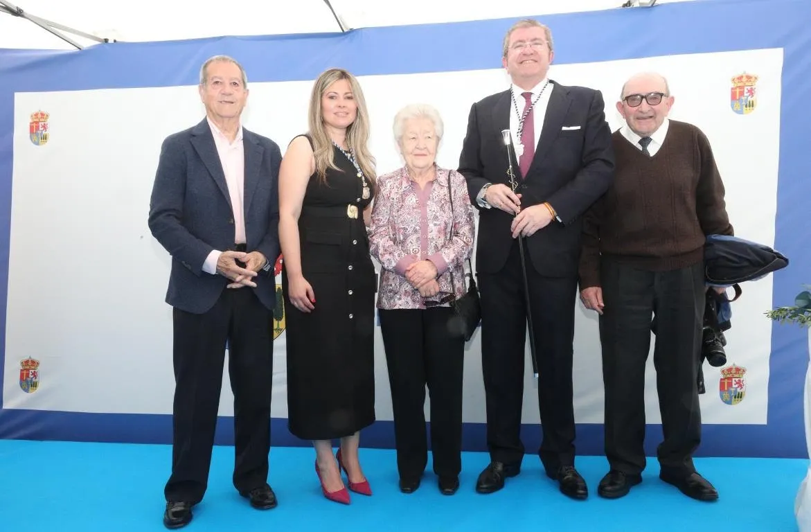Foto 7 - Isidoro J. Alan&iacute;s recibe el t&iacute;tulo de Hijo Predilecto de Fuentes de O&ntilde;oro