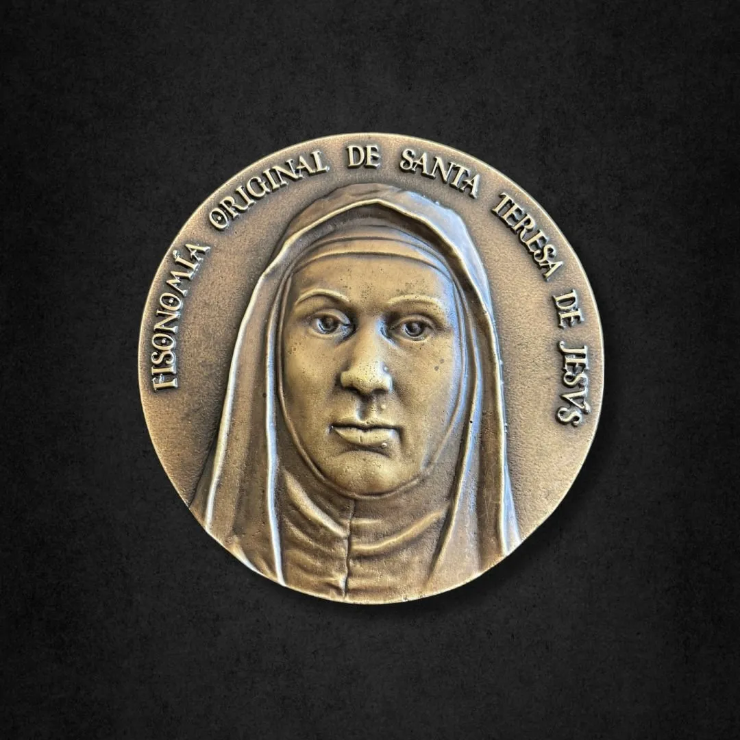Foto 9 - La devoci&oacute;n por Santa Teresa impulsa la venta de recuerdos &uacute;nicos entre los peregrinos 