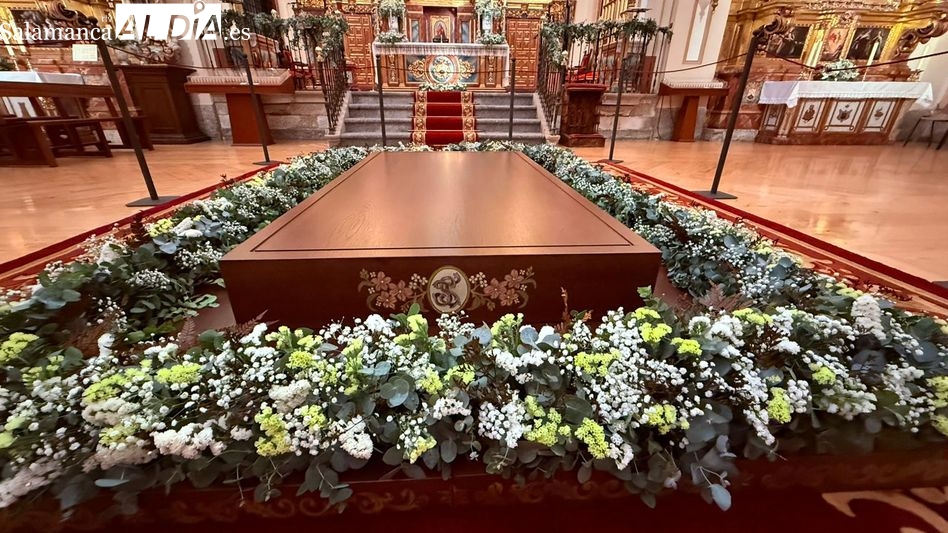 Nueva peana artesanal para Santa Teresa en Alba de Tormes