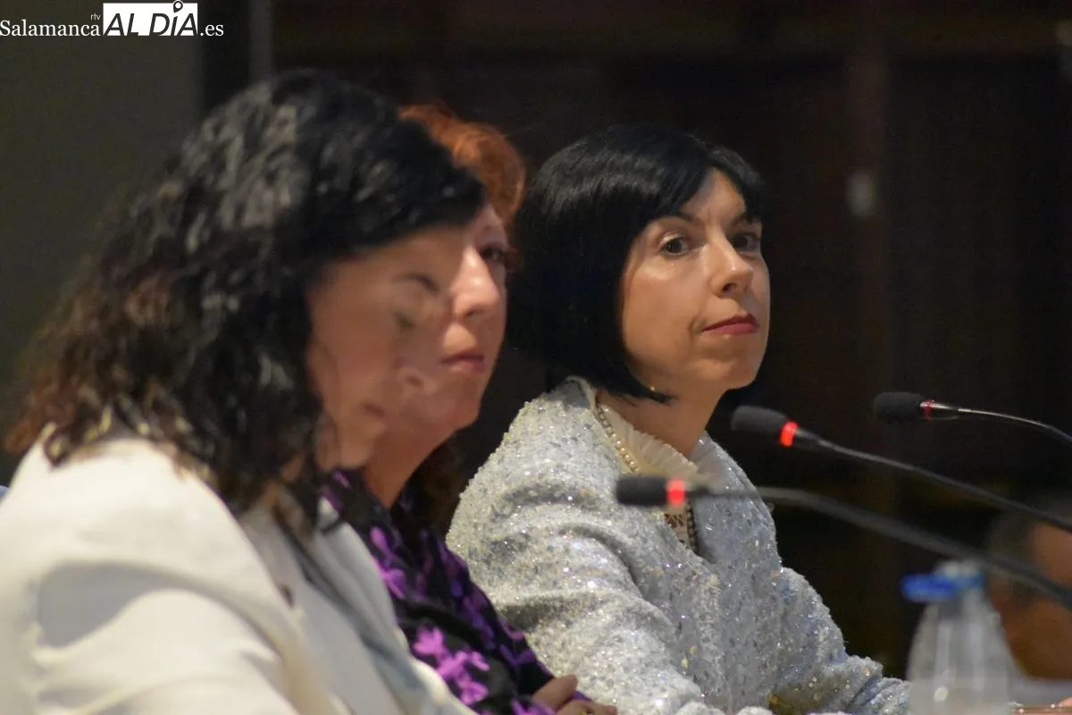 Presentación en el Casino de Salamanca del libro de Natividad Cabezas “Un regalo bajo el burka”. Foto de Fernando Sánchez Gómez