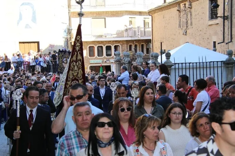 Foto 16 - Santa Teresa camina entre una marea de fieles: procesi&oacute;n de r&eacute;cord y sentimientos a flor de piel en Alba 