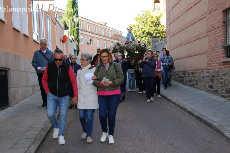 Foto 8 - La devoci&oacute;n a la Virgen Milagrosa se afianza en mayo con una emotiva procesi&oacute;n
