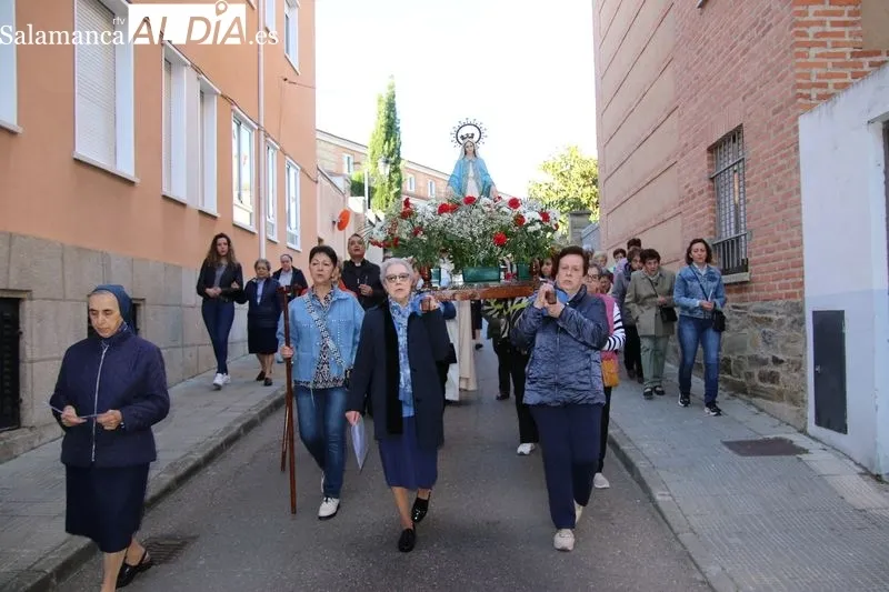 Foto 7 - La devoci&oacute;n a la Virgen Milagrosa se afianza en mayo con una emotiva procesi&oacute;n
