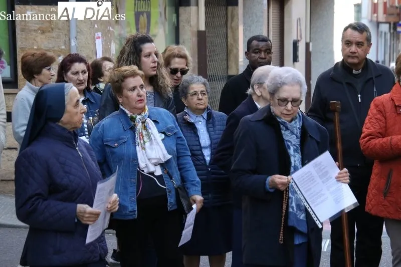 Foto 4 - La devoci&oacute;n a la Virgen Milagrosa se afianza en mayo con una emotiva procesi&oacute;n