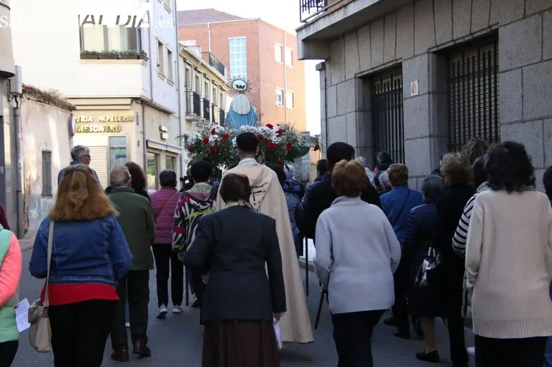 Foto 2 - La devoci&oacute;n a la Virgen Milagrosa se afianza en mayo con una emotiva procesi&oacute;n