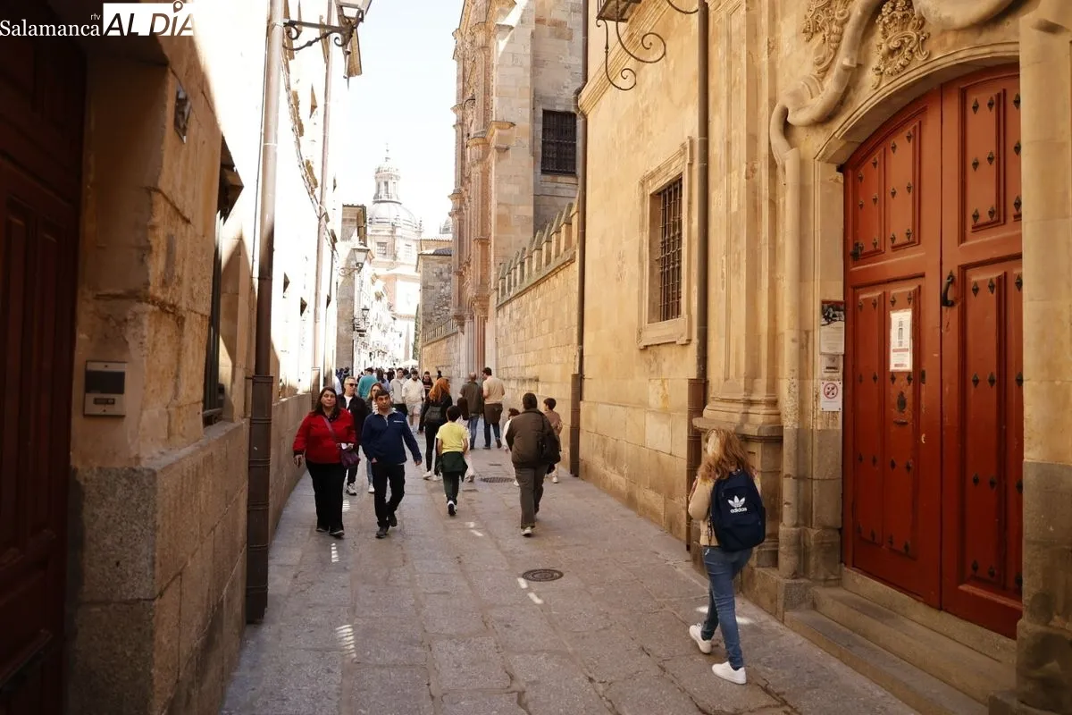Salmantinos y turistas disfrutan del buen tiempo del Primero de Mayo | FOTOS: David Sañudo