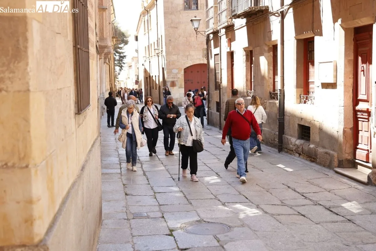 Salmantinos y turistas disfrutan del buen tiempo del Primero de Mayo | FOTOS: David Sañudo