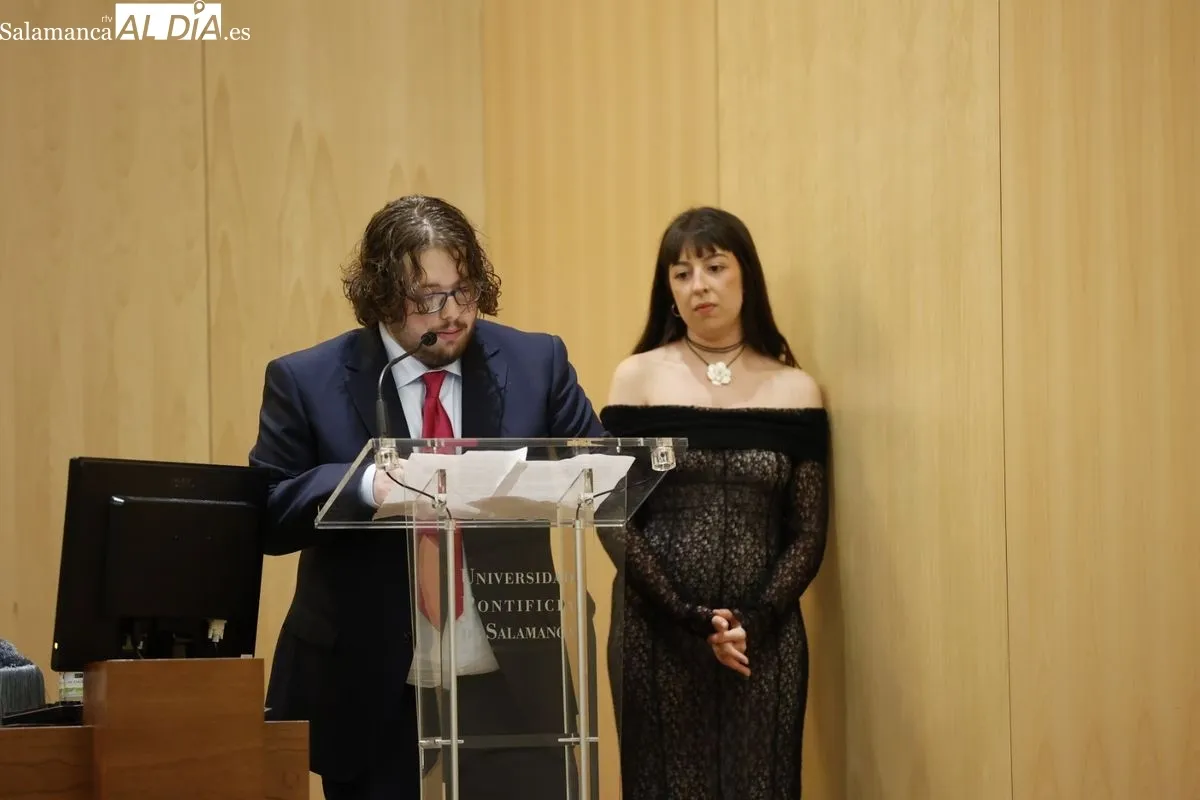 Emoción entre los Graduados de Periodismo y Comunicación Audiovisual de la UPSA de Salamanca | FOTOS: David Sañudo