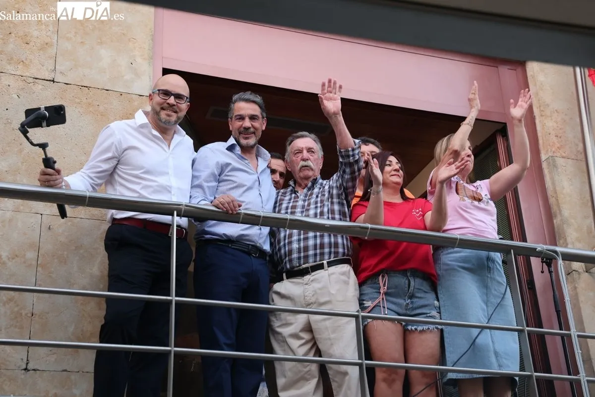 Villamayor estalla en fiesta: vibrante inicio de fiestas con el chupinazo y las peñas | FOTOS: David Sañudo 