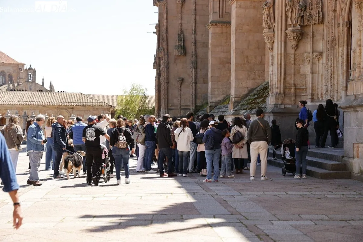 Salmantinos y turistas disfrutan del buen tiempo del Primero de Mayo | FOTOS: David Sañudo