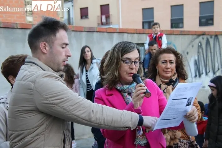 La cofradía de la Vera Cruz lleva la luz de la Resurrección a las calles de Alba de Tormes | Imagen 1