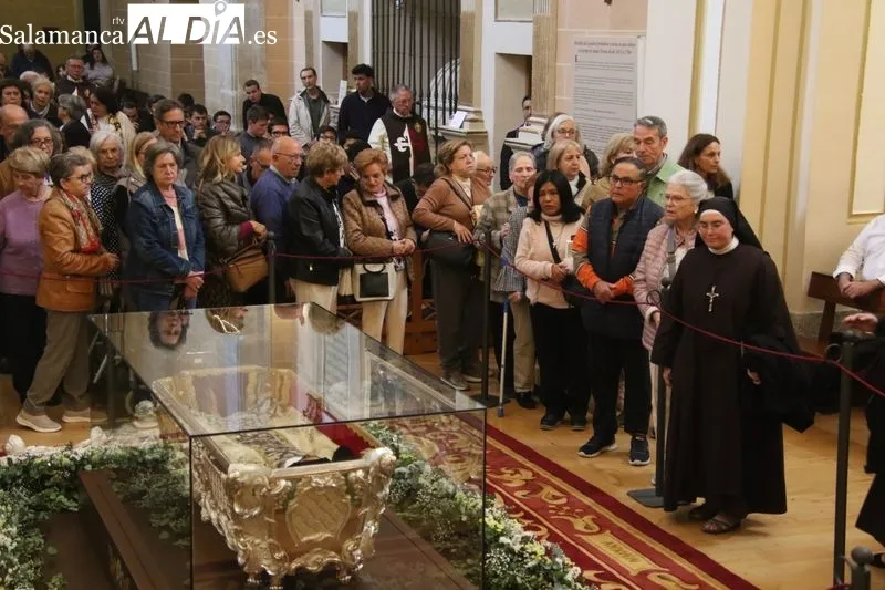 Foto 9 - El inesperado regalo de oro a Santa Teresa que lleg&oacute; desde Croacia a Alba de Tormes