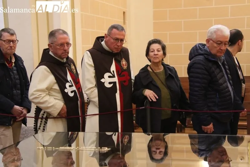 Foto 4 - El inesperado regalo de oro a Santa Teresa que lleg&oacute; desde Croacia a Alba de Tormes