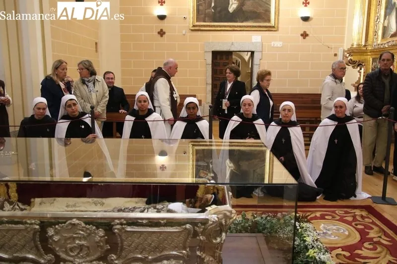 Foto 3 - El inesperado regalo de oro a Santa Teresa que lleg&oacute; desde Croacia a Alba de Tormes