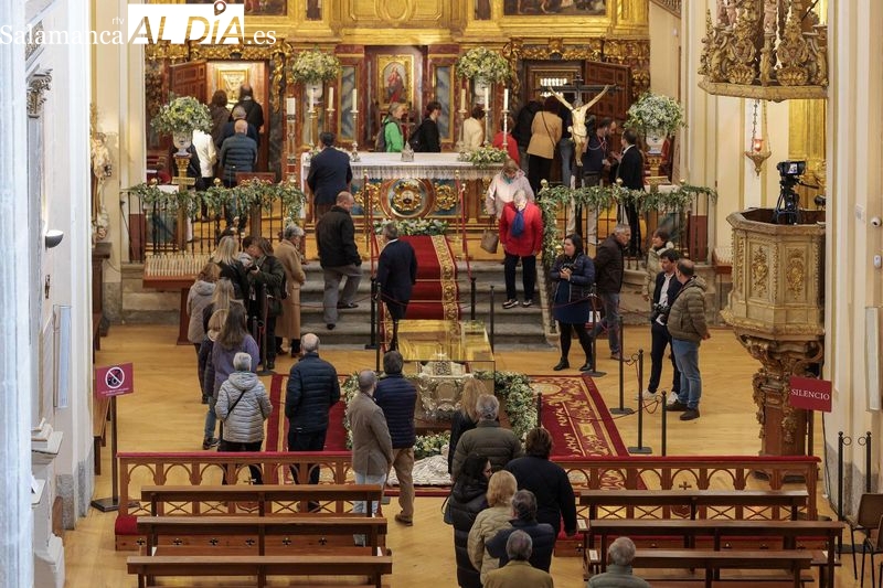 5.600 fieles acuden a venerar a Santa Teresa en Alba de Tormes