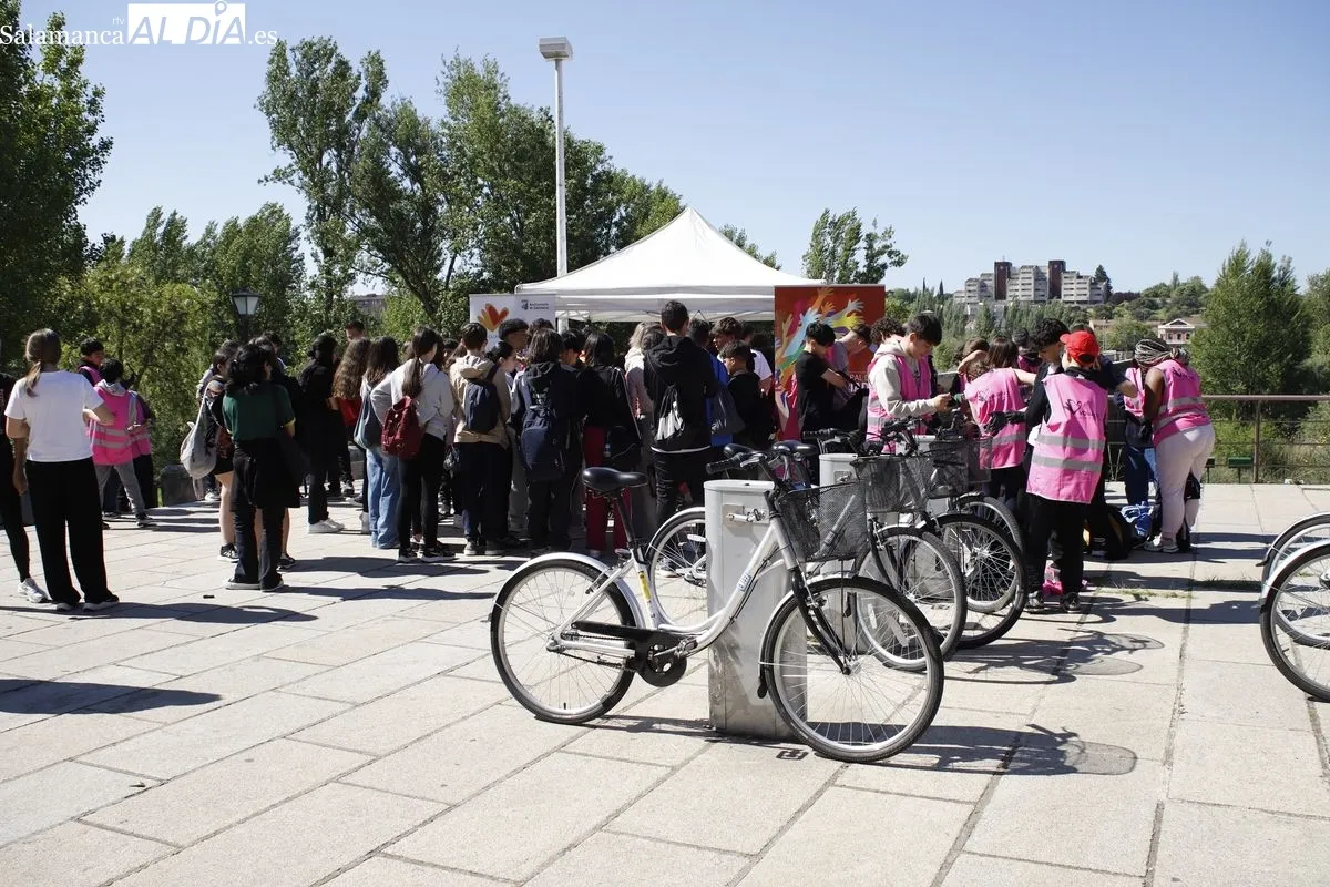 El Ayuntamiento de Salamanca refuerza el voluntariado ambiental entre los escolares de la ciudad | FOTOS Ángel Puma 