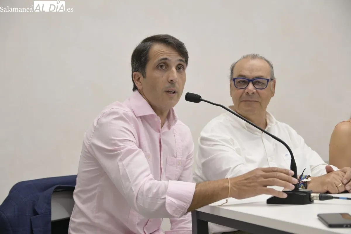 Paco Cañamero inmortaliza la figura del torero Juan José en una nueva biografía presentada en Salamanca | FOTOS: SALAMANCArtv AL DÍA