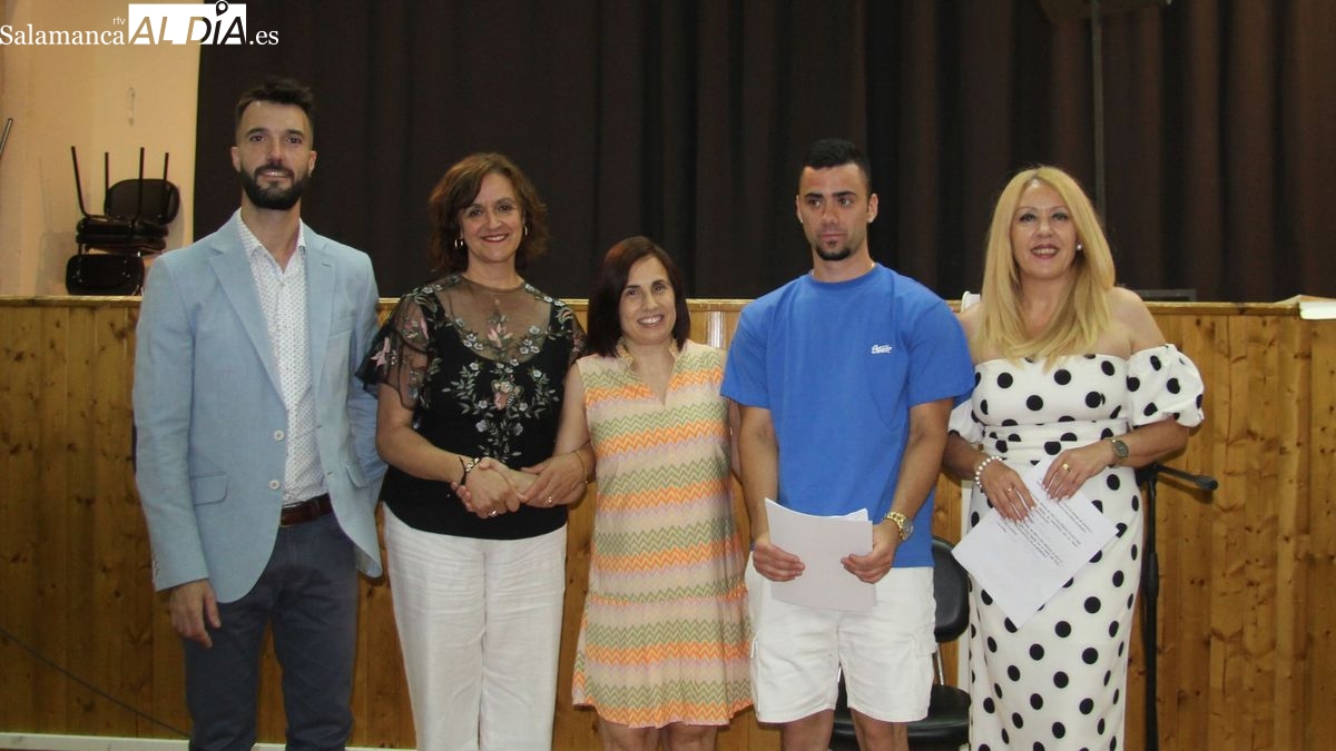 Entrega de los premios de relatos Carmen Martín Gaite por la asociación Villa de Lumbrales