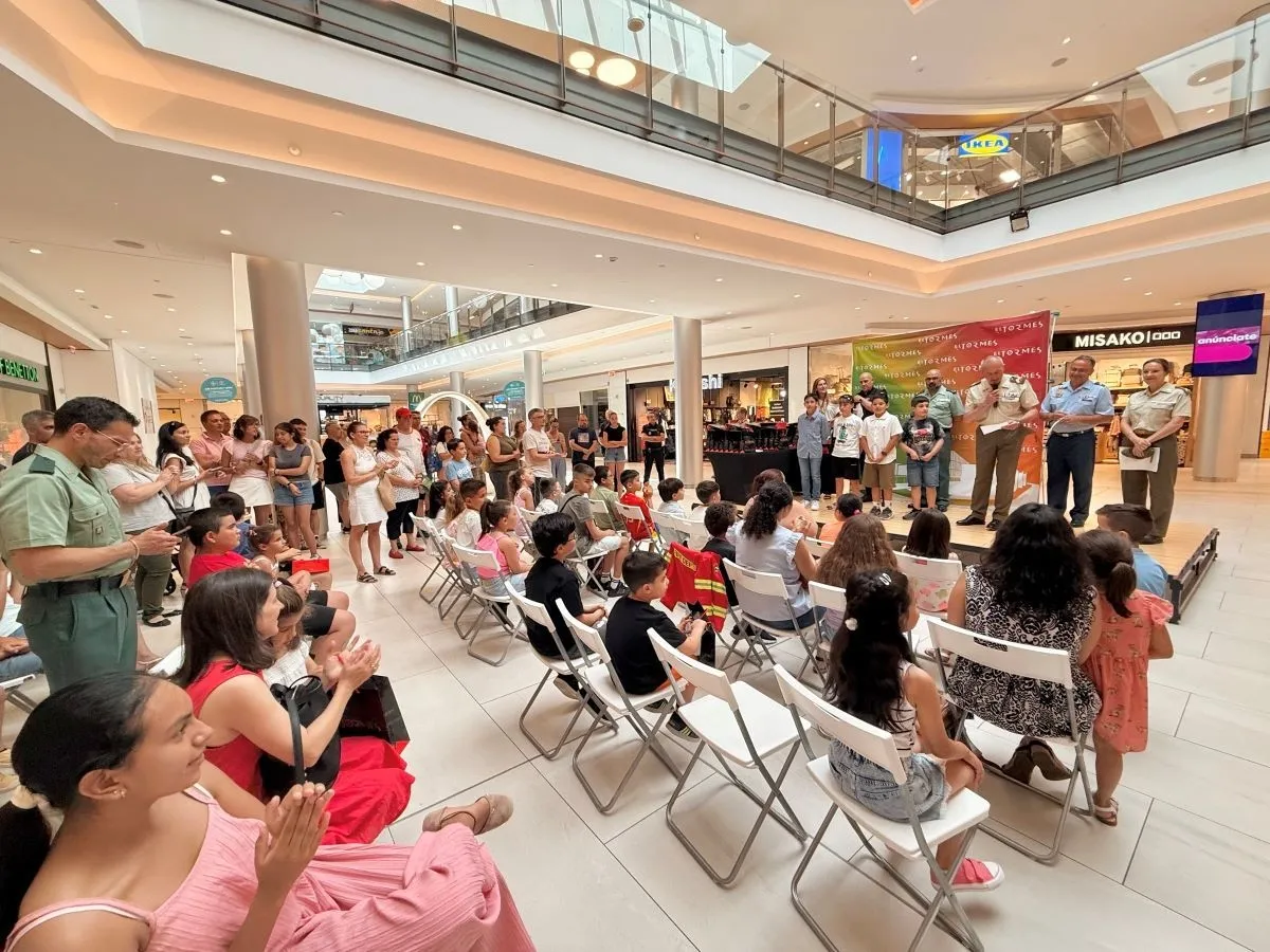 Entrega de premios en el centro comercial El Tormes 