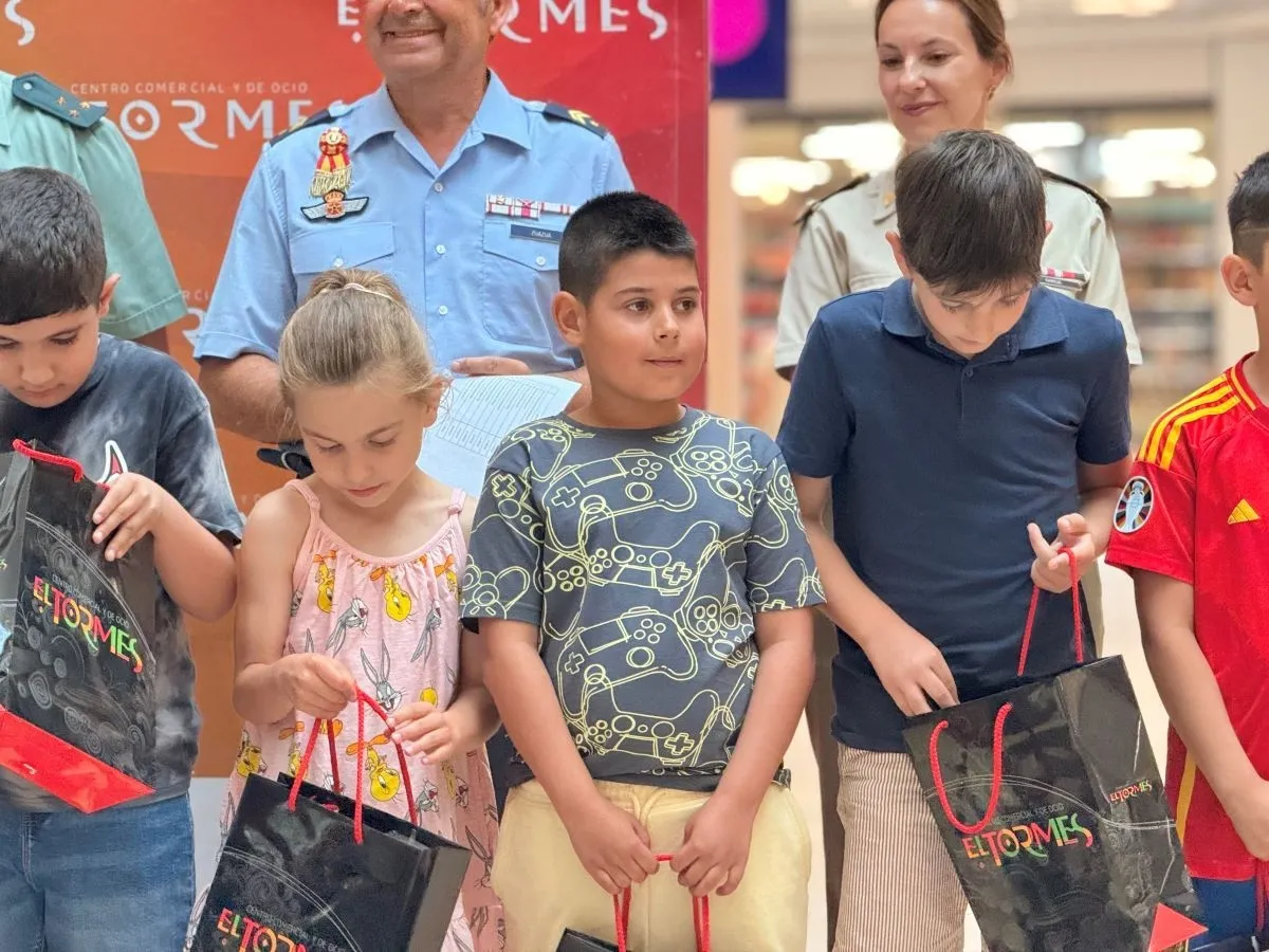 Entrega de premios en el centro comercial El Tormes 