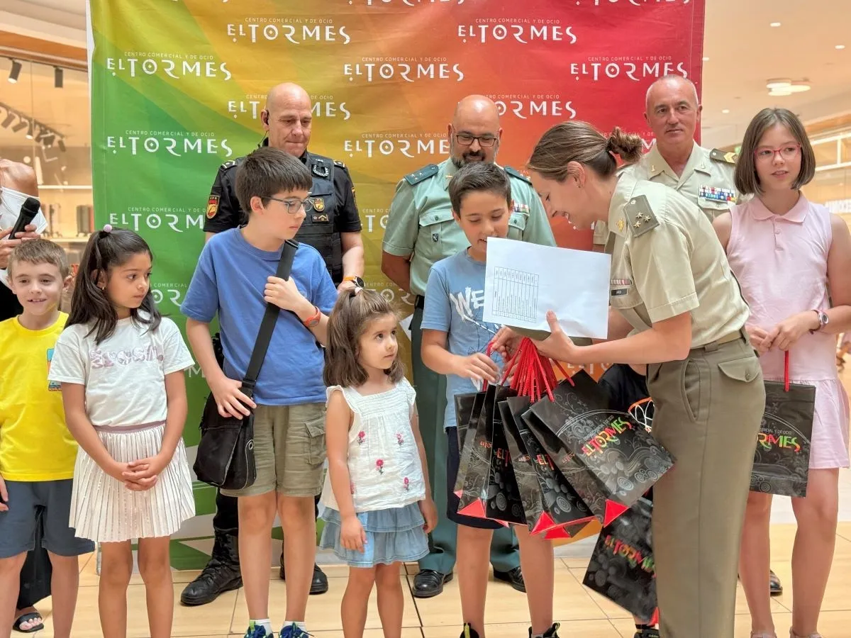 Entrega de premios en el centro comercial El Tormes 