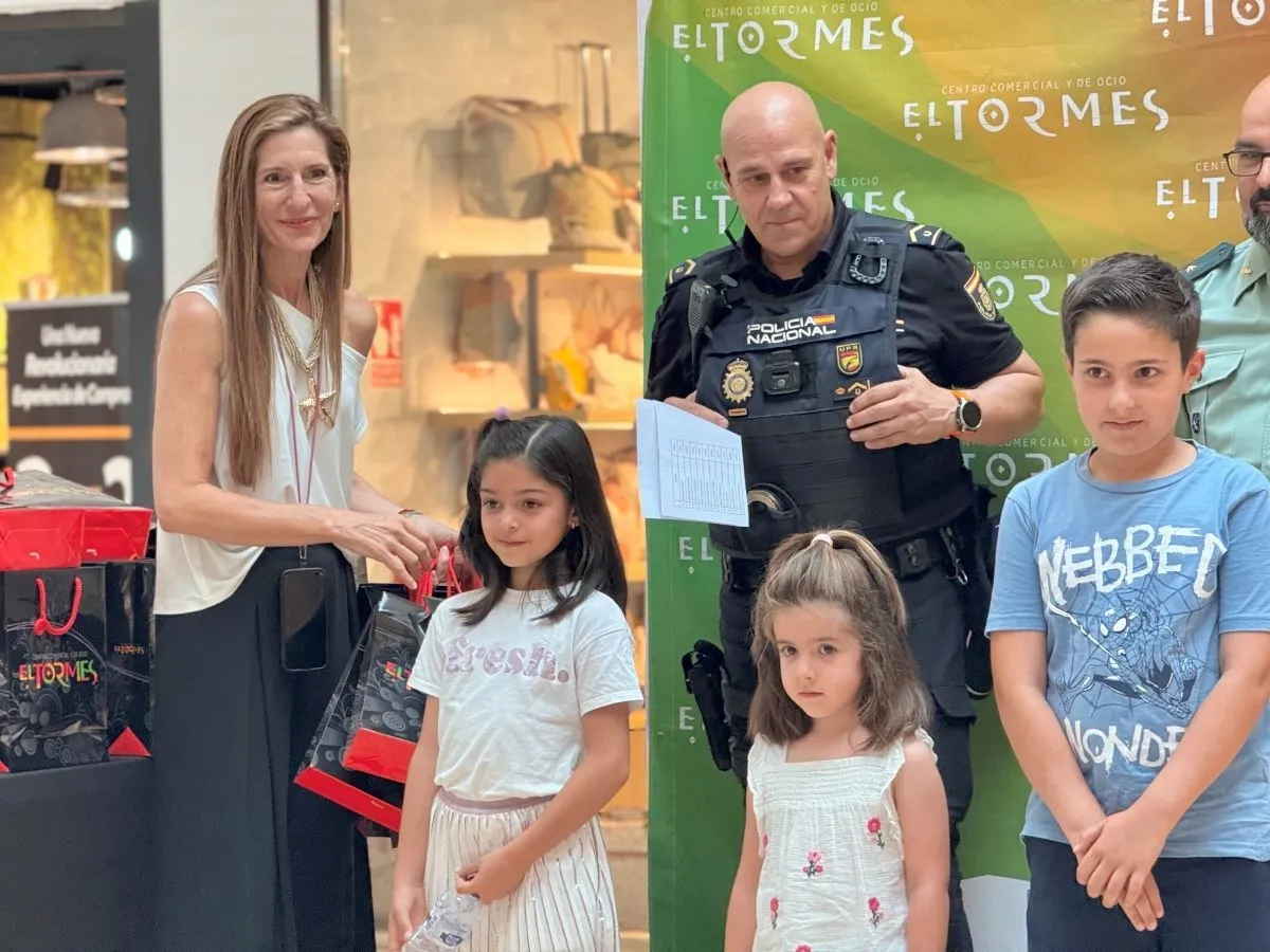 Entrega de premios en el centro comercial El Tormes 