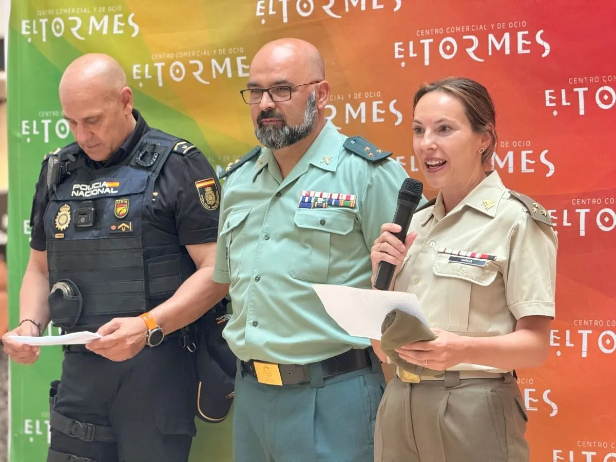 Entrega de premios en el centro comercial El Tormes 