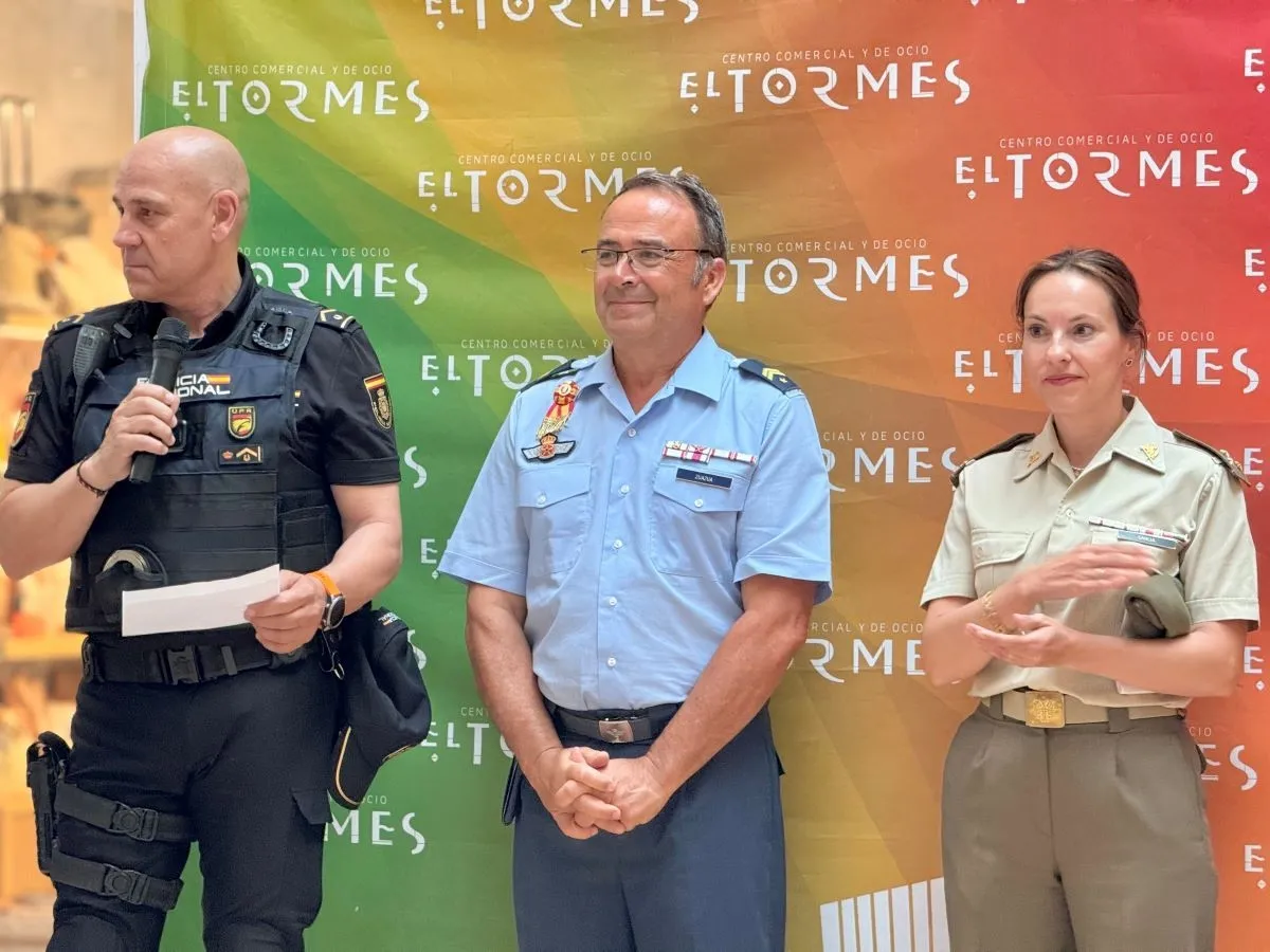 Entrega de premios en el centro comercial El Tormes 