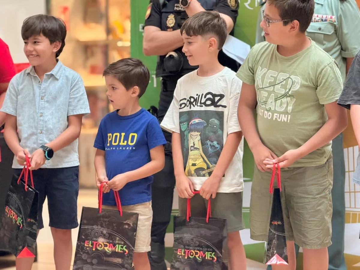 Entrega de premios en el centro comercial El Tormes 