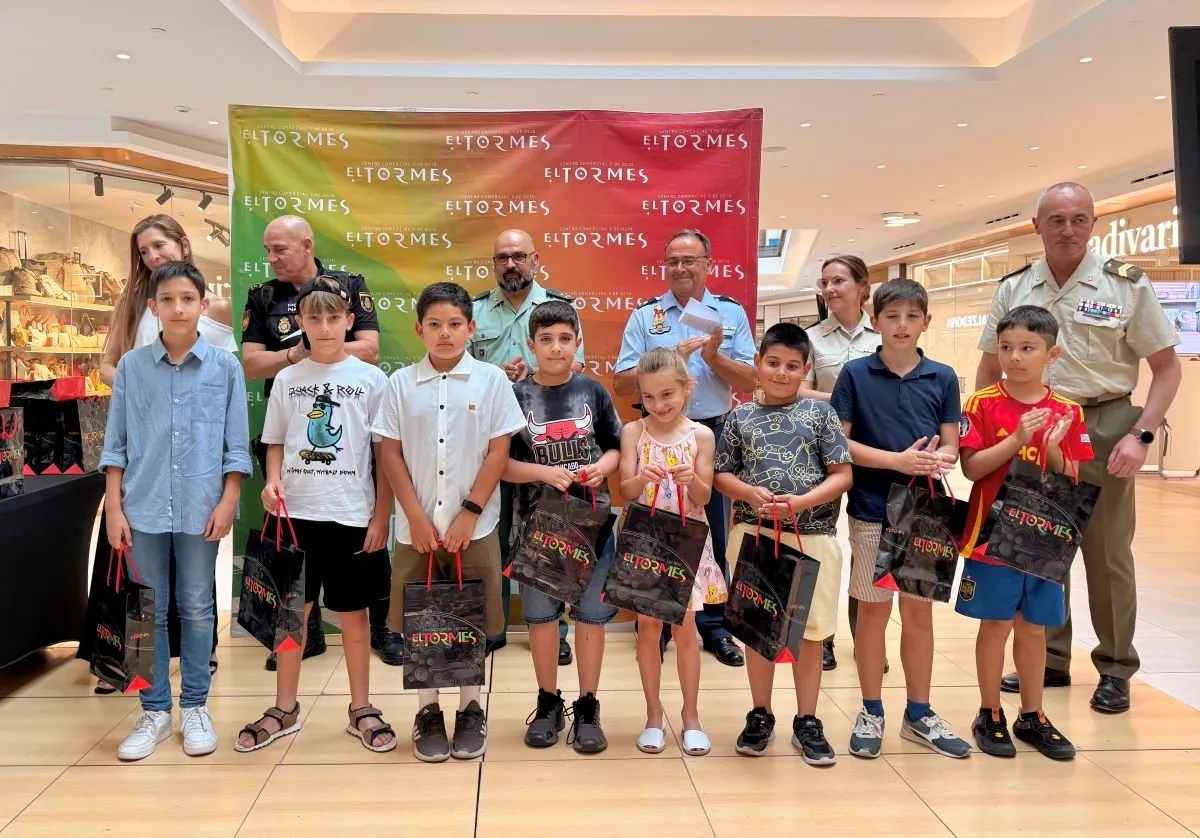Entrega de premios en el centro comercial El Tormes 