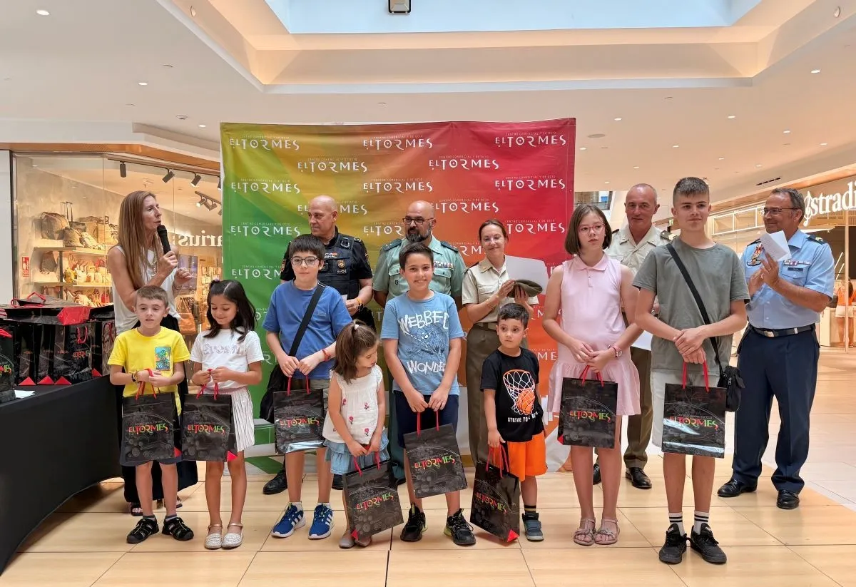 Entrega de premios en el centro comercial El Tormes 