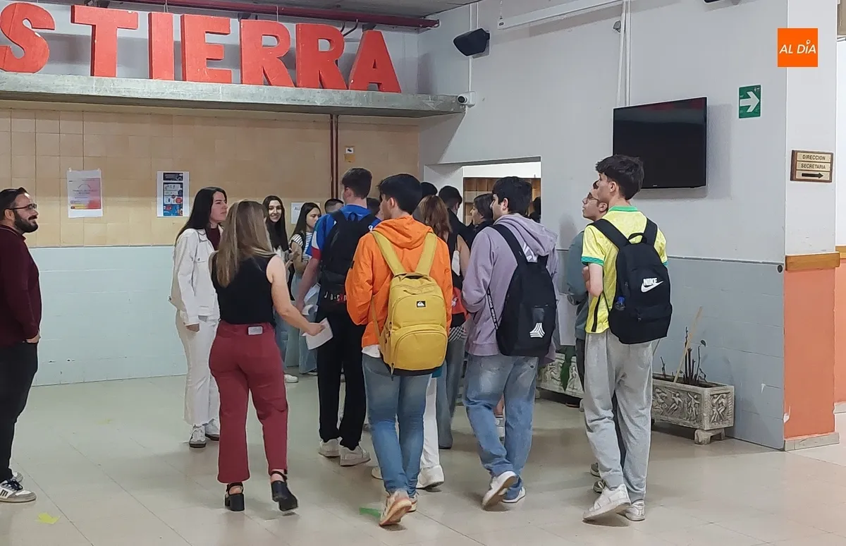 Foto 2 - 69 alumnos inician en Ciudad Rodrigo la remozada Selectividad vi&eacute;ndola &ldquo;menos dif&iacute;cil&rdquo; que el curso