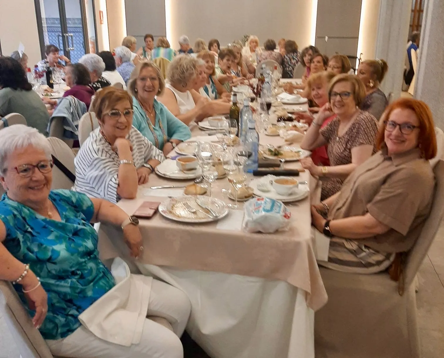 Foto 4 - El Programa Vive dice adi&oacute;s al curso con una animada comida