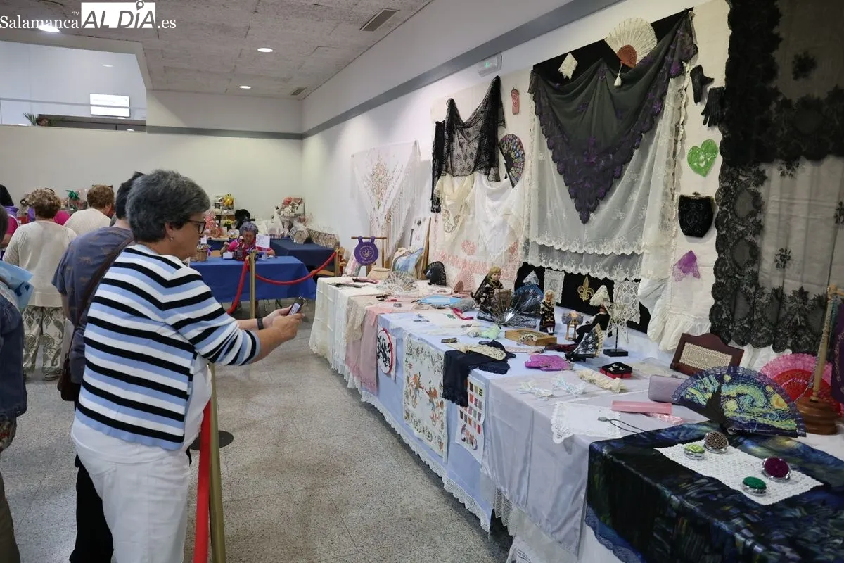El arte del encaje de bolillos toma el Palacio de Congresos de Salamanca | FOTOS: David Sañudo 