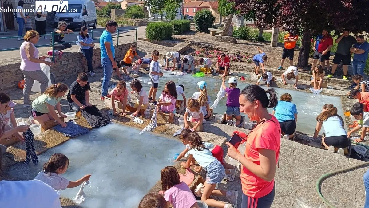 Foto 2 - El agua protagoniza el D&iacute;a de las Lavanderas para diversi&oacute;n de los ni&ntilde;os y ni&ntilde;as de Lumbrales