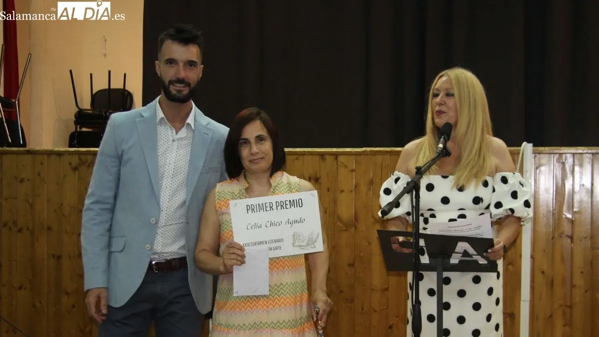 Foto 3 - La Asociaci&oacute;n de mujeres Villa de Lumbrales entrega los premios del XXIV Certamen Literario Carmen Mart&iacute;n Gaite