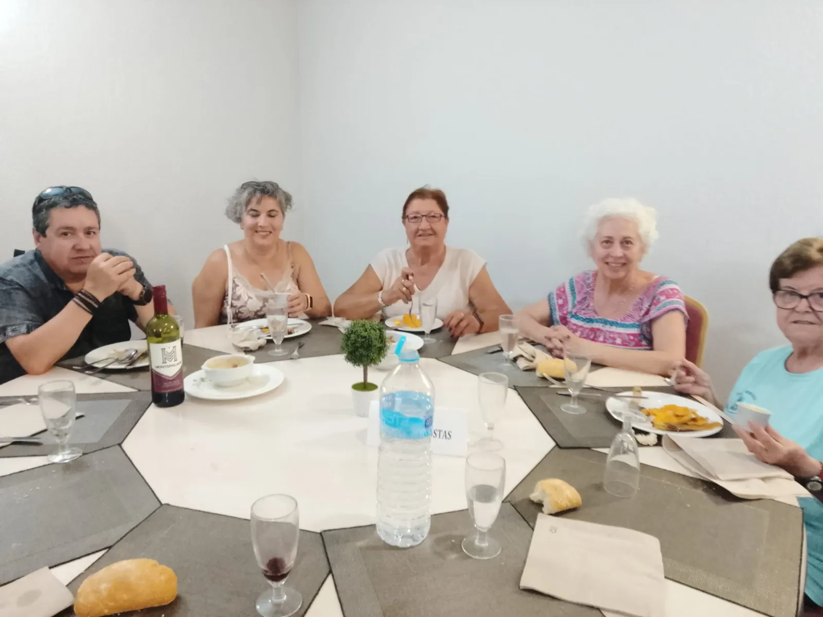 Foto 6 - La asociaci&oacute;n de mayores San Miguel descubre y disfruta  de Granada en un esperado viaje