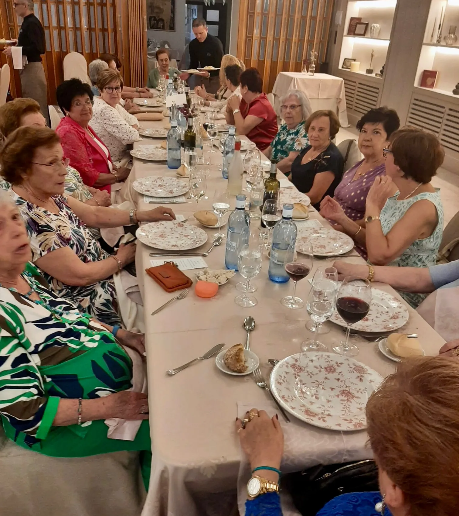 Foto 5 - El Programa Vive dice adi&oacute;s al curso con una animada comida